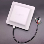 Lexues RFID UHF me distancë të gjatë 2–6 m, 7 dBi, dalje Wiegand/RS232/RS485